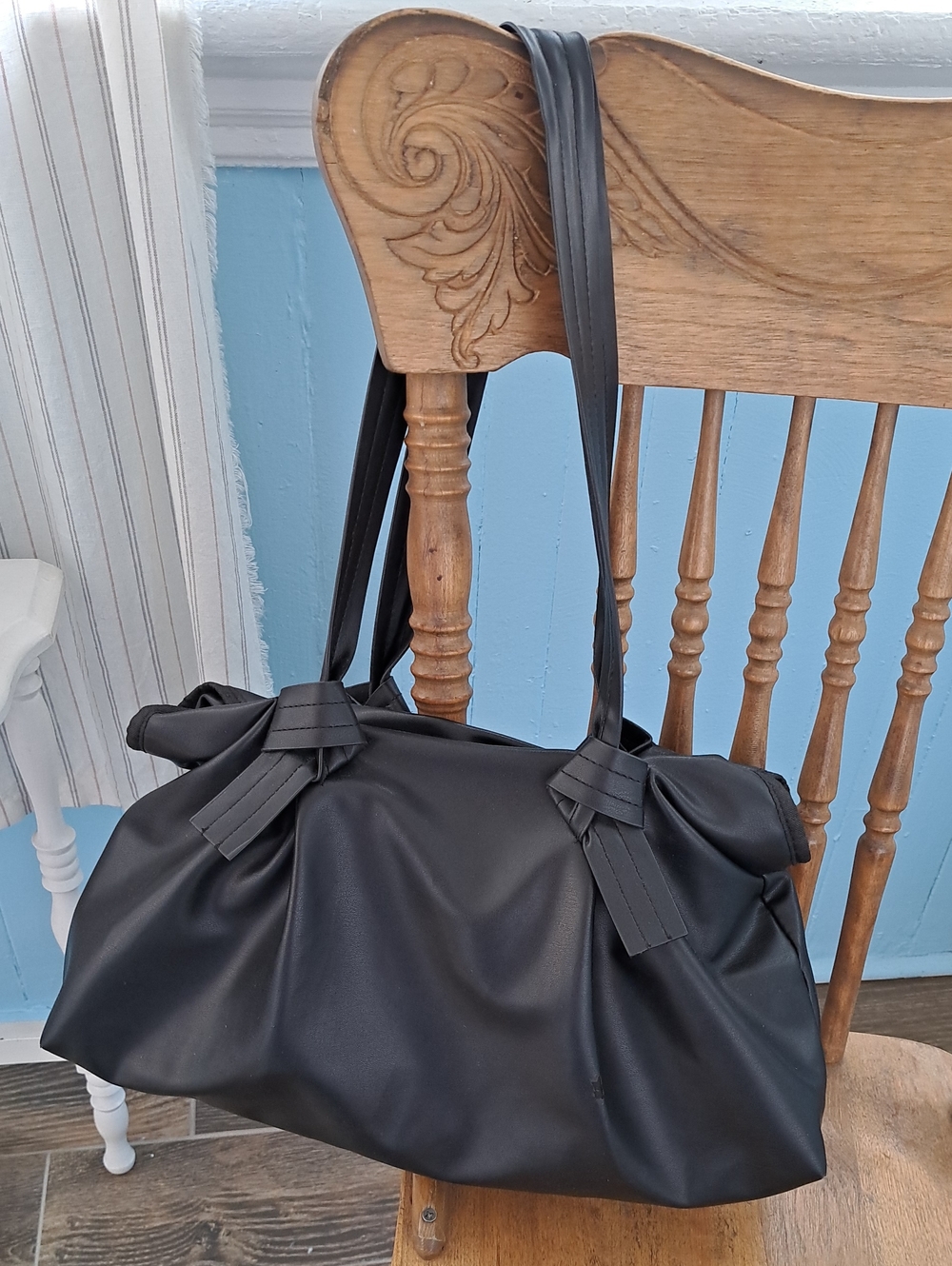Chinese Laundry Black Buttery Soft Faux Leather Clasp Closure Shoulder Bag
